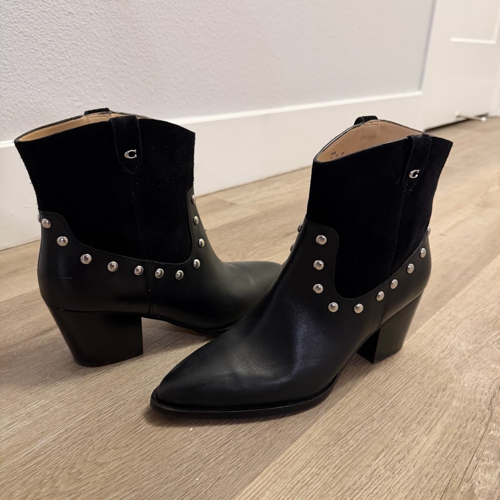 Chic Black Pauline Ankle Booties